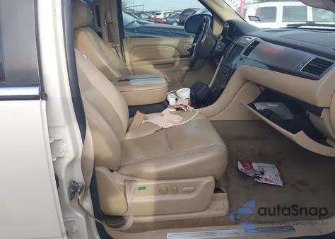 2010 Cadillac Escalade Premium from USA, damaged, VIN 1GYUCCEF5AR223682